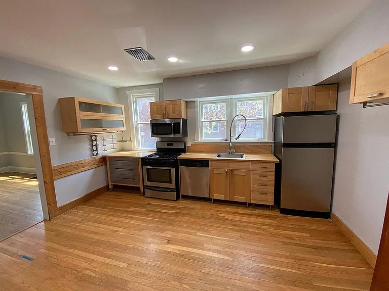1901 W Belle Plaine Ave #1F — Photo 1