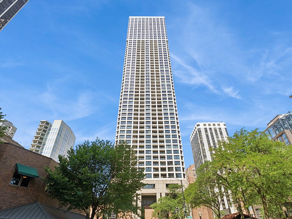 1st image of 1030 N State St APT 33J