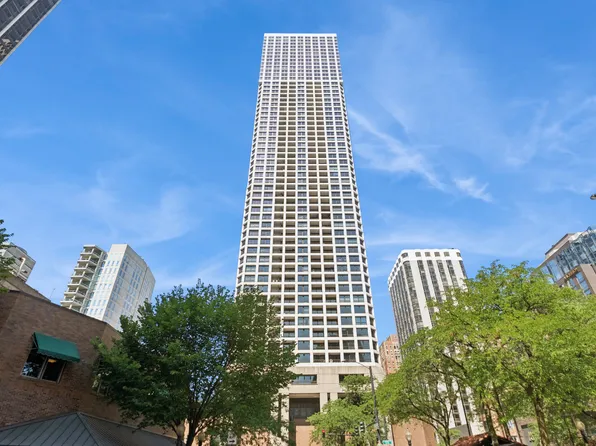 1030 N State St APT 33J, Chicago, IL 60610