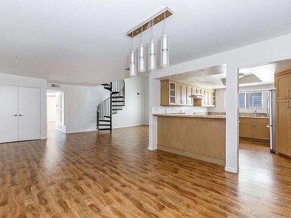 5th image of 1738 Bentley St #301