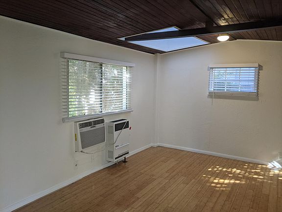 2nd image of 935 N Vista St #935