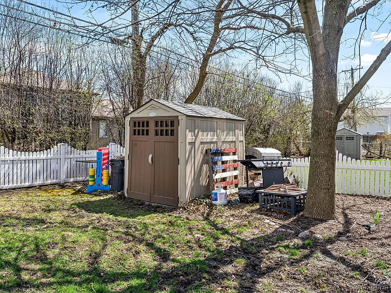 439 S Church Rd — Photo 46