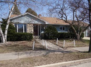 2414 N Owaissa St, Appleton, WI 54911