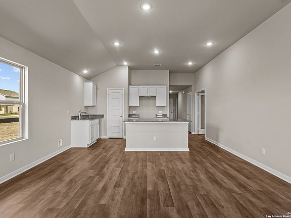 3rd image of 5931 Willow Point Blvd.