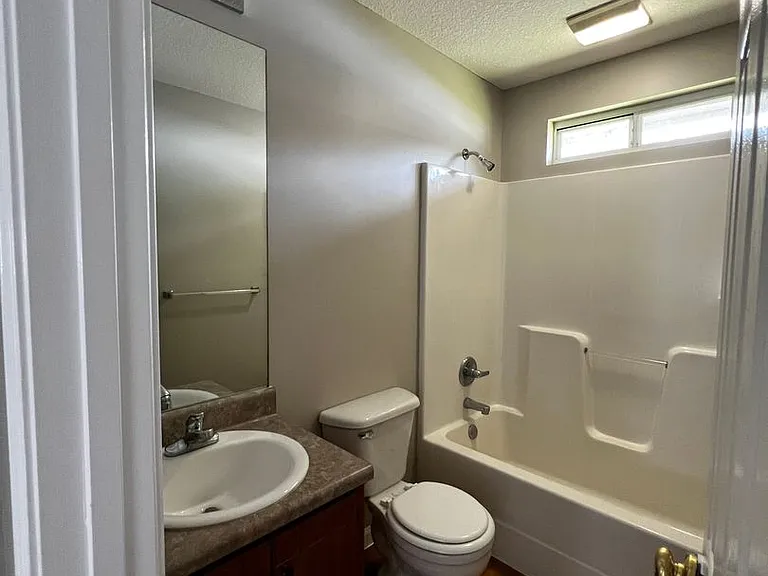 120 Hydrangea Rd — Photo 2
