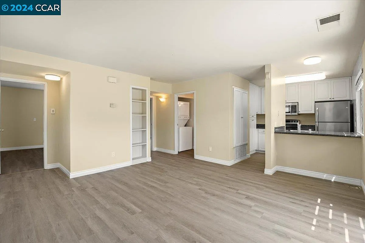 2520 Walters Way APT 5 photo 1