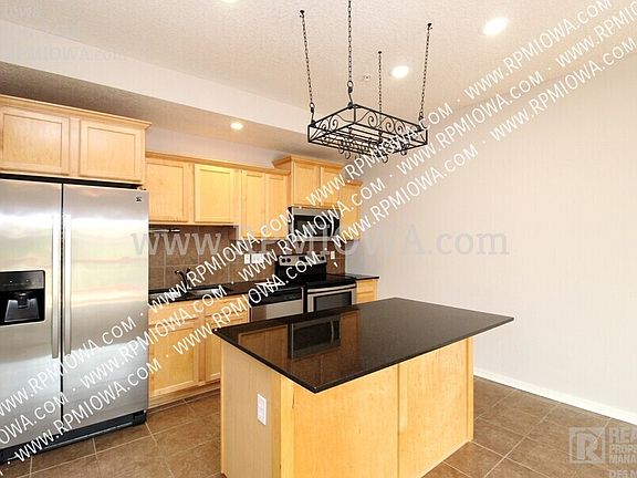 5th image of 216 NE Chalet Ln