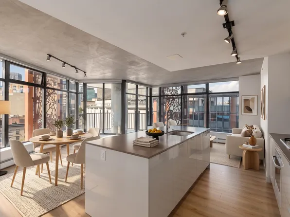 128 W Cordova St #810, Vancouver, BC V6B 0E6