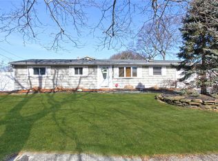 25 Tarkington Rd, Holbrook, NY 11741