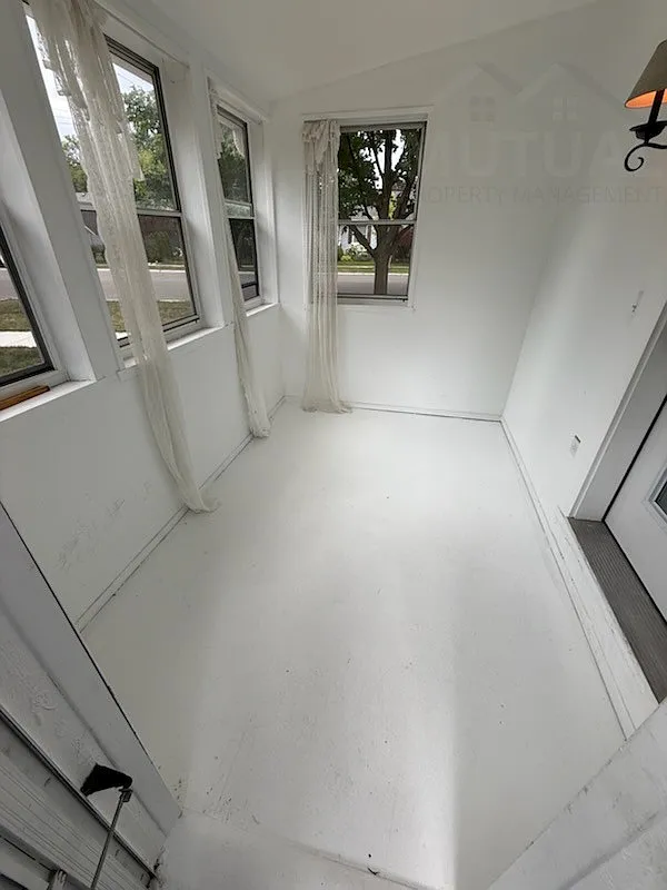 3 bed, 2.5 bath, 1351 sqft, $2,000 — Photo 4