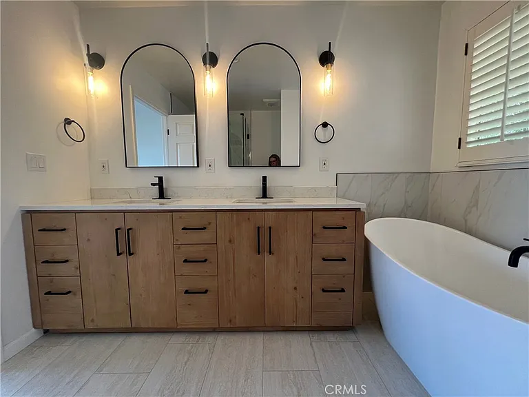 4016 Mesa St — Photo 37