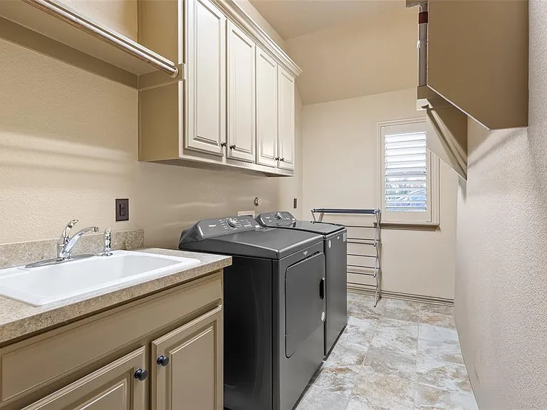 1317 Bluff Springs Dr — Photo 26