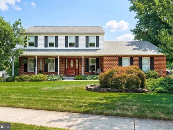 2896 Olde Field Dr, York, PA 17408