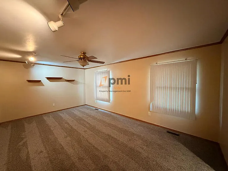 110 W Carrie Ave — Photo 3