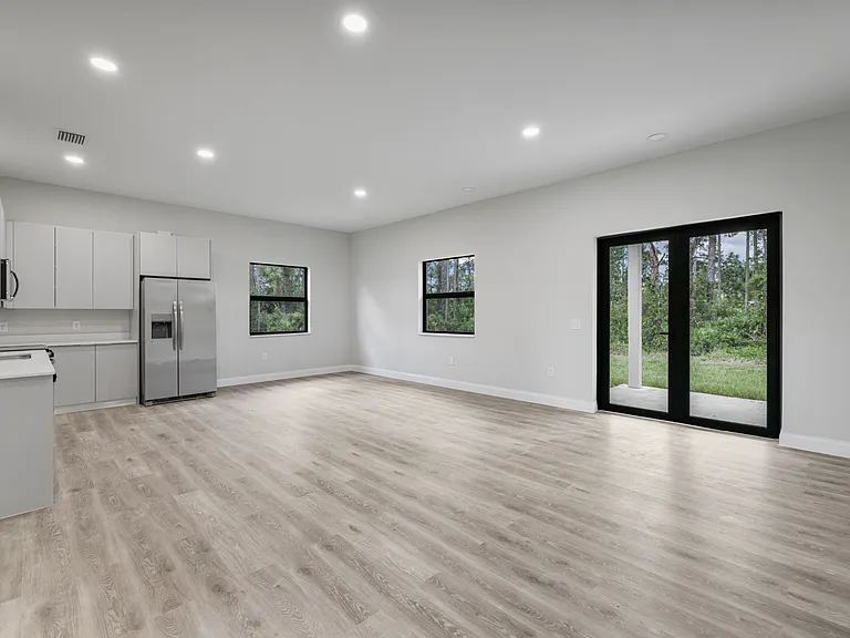 1051 Milwaukee Blvd — Photo 15