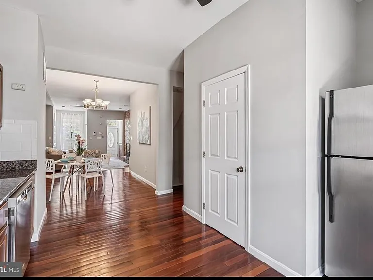 424 N Luzerne Ave — Photo 18