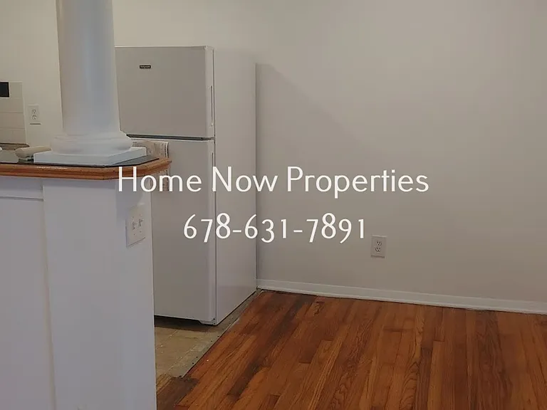 Maple Place Apartments — Photo 29