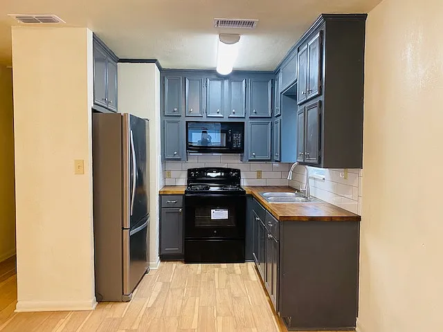 3 bed, 1200 sqft, $1,250 — Photo 3