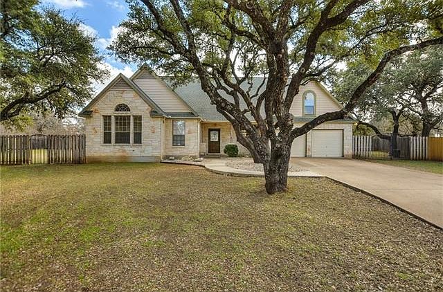 1st image of 115 Leaning Oak Cir