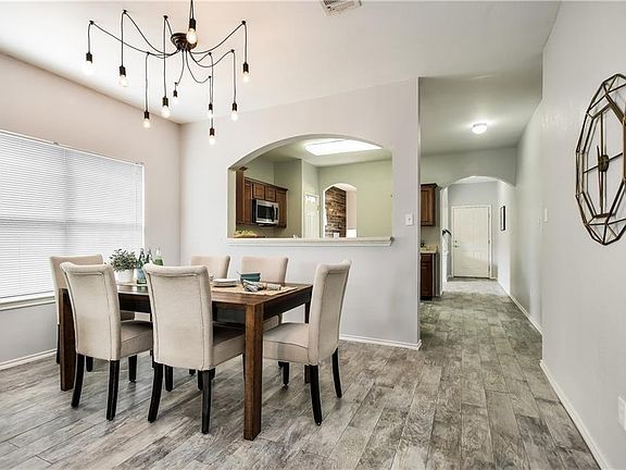 5th image of 242 Amber Oak Dr