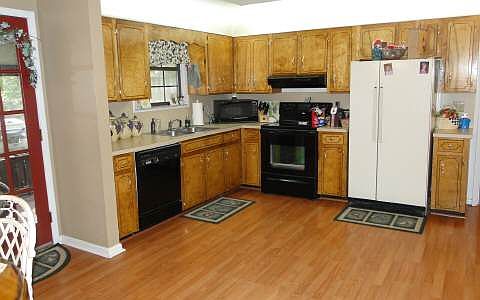 4th image of 264 SW Ace Ln
