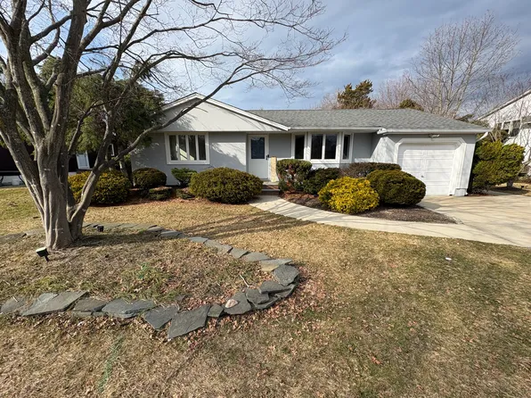 169 S Plaisted Ave #1, Hauppauge, NY 11788