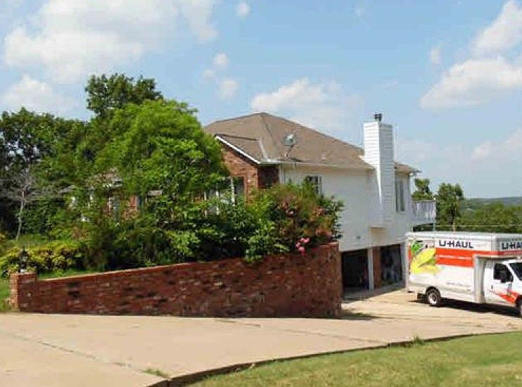 2nd image of 711 Oak Ridge Dr