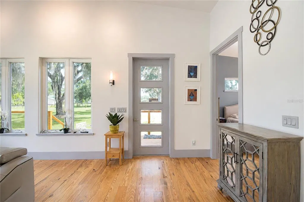 2 bed, 2.0 bath, 1271 sqft, $9,500 — Photo 4