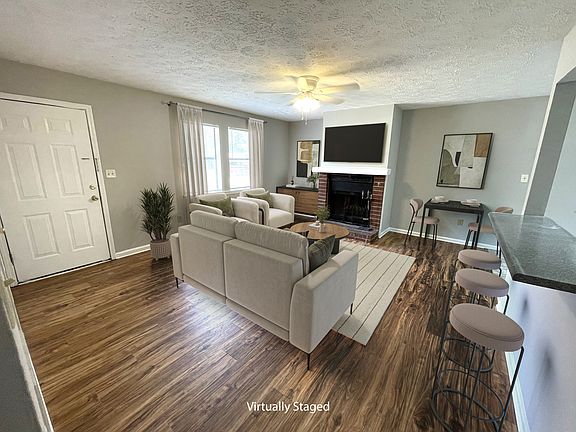 3rd image of 112 Essex Ct