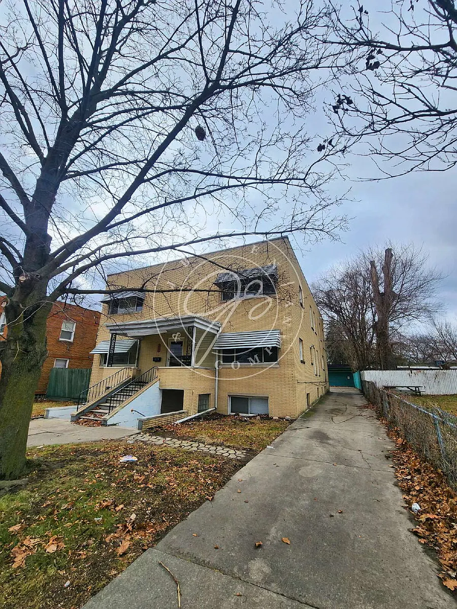 Building Photo - 4239 Lewis Ave #2