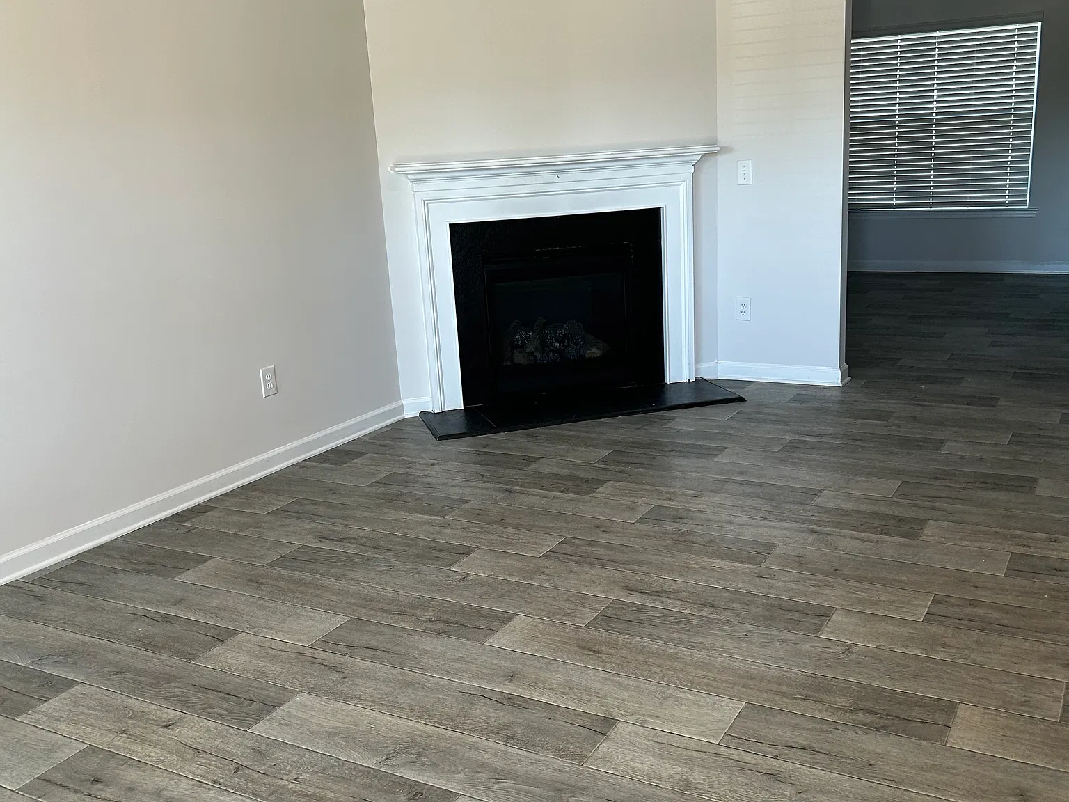 4 bed, 2.5 bath, 2055 sqft, $2,200 — Photo 2