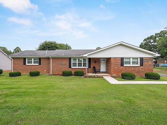 5th image of 206 Moss Dr