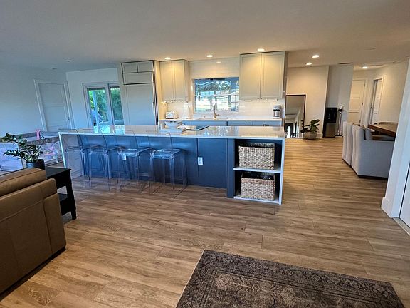 4th image of 8798 Pinehurst Dr