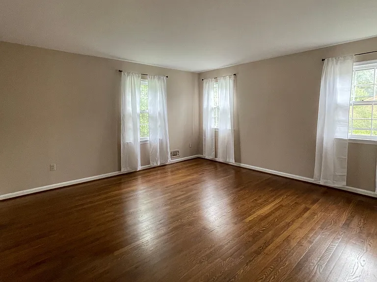 8824 Fircrest Pl — Photo 7