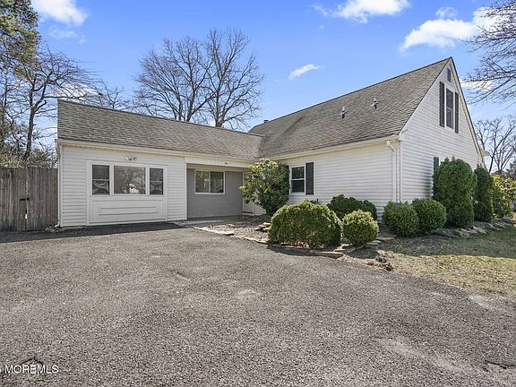 3rd image of 4 Winsted Drive