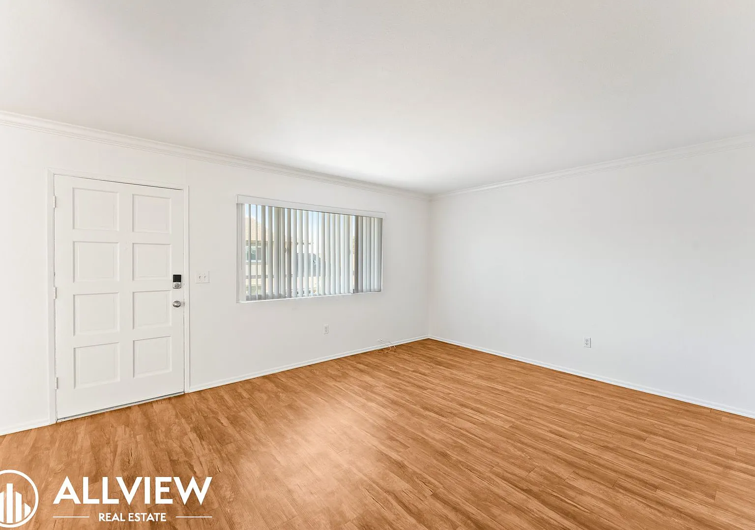 16661 Tunstall Lane — Photo 3