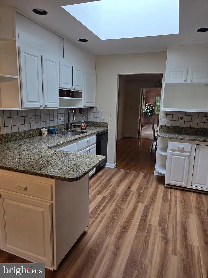 4 bed, 3.0 bath, 2287 sqft, $4,450 — Photo 3