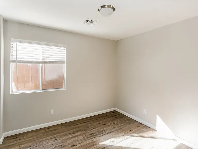 16104 W Jefferson St — Photo 12