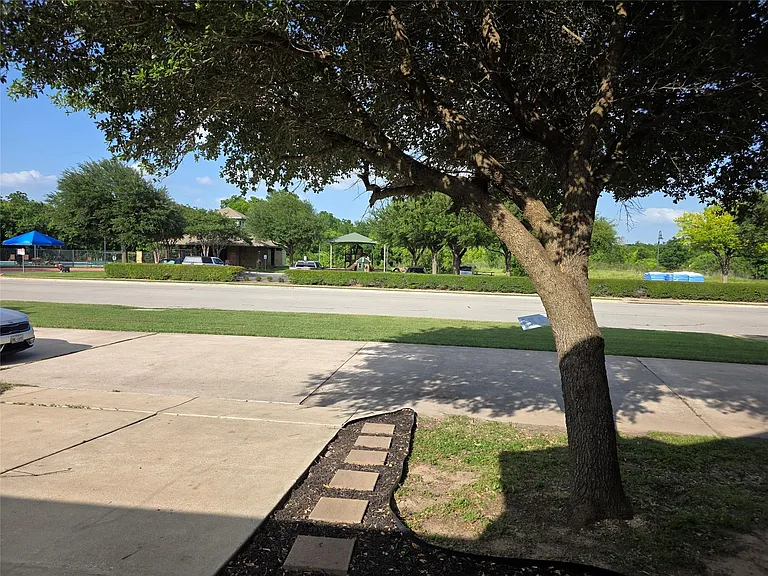 319 Riverwalk Dr — Photo 25