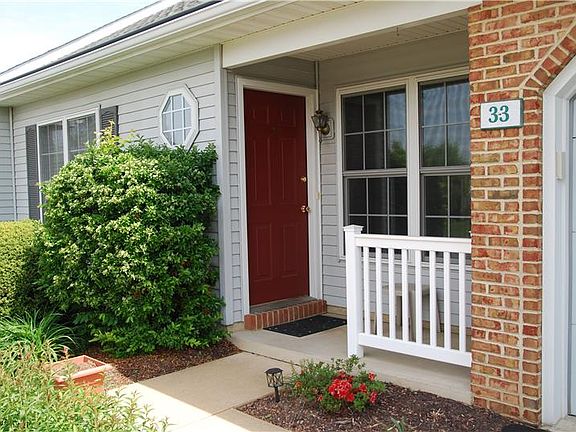 3rd image of 33 Burr Oak Dr