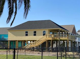 967 Crane Ln, Crystal Beach, TX 77650