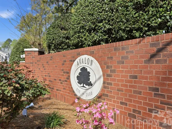 2814 Avalon Loop Rd, Charlotte, NC 28269