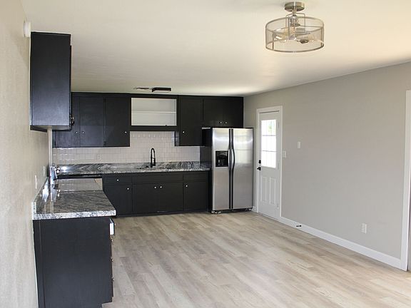 3rd image of 8337 E Cypress St