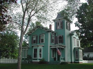 33 Whittier St, Amesbury, MA 01913