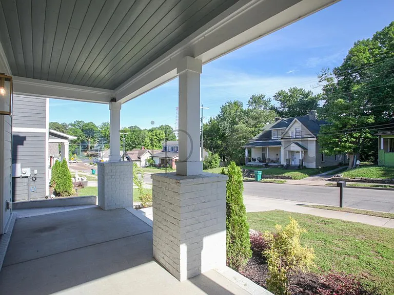 139 W Deaderick St — Photo 3