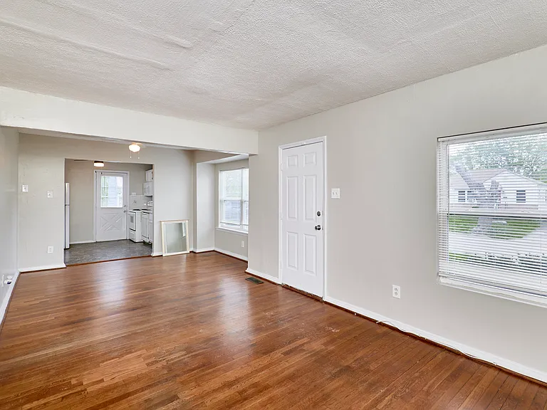 10214 Saint Anthony Ln — Photo 4