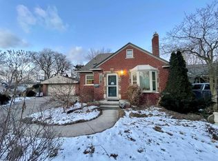 1178 Hampton Rd, Grosse Pointe Woods, MI 48236