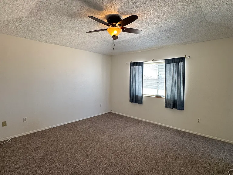 9224 Greenwood Ave — Photo 15
