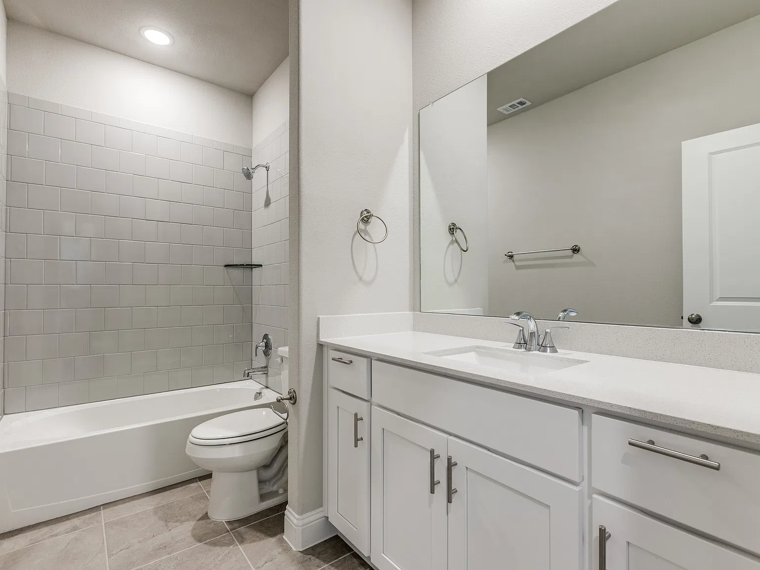 4 bed, 2.5 bath, 2253 sqft, $2,295 — Photo 3