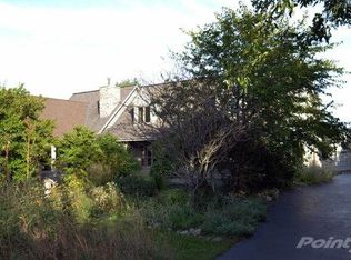 W311S6196 Hunters Xing, Mukwonago, WI 53149